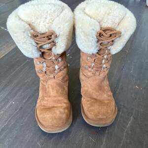 UGG Australia Montclair Chestnut 1892 Lace Up Fur Lined Boots Women's US 6.